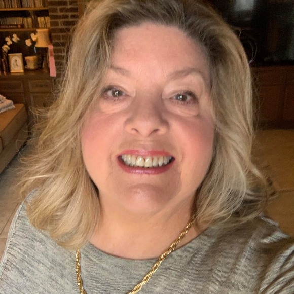 Meet your Posher, Kim - Picture 1 of 1